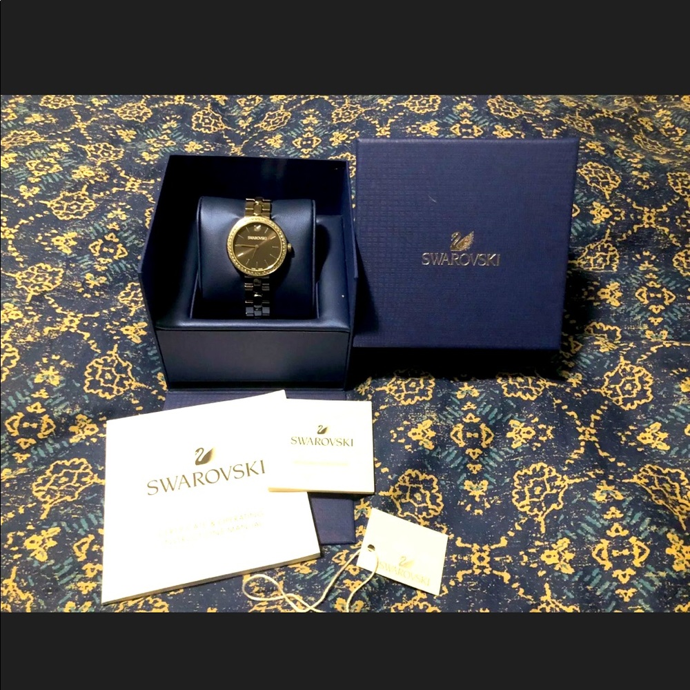 WOMAN'S SWAROVSKI DAYTIME WATCH - RETIRED/RARE